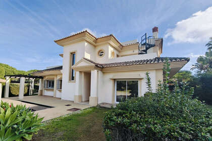 Дом Продажа в San Roque, Cádiz. 