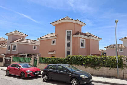 Rijtjeshuizen verkoop in San luis de sabinillas, Málaga. 