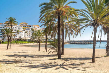 Апартаменты Продажа в Puerto Banús, Málaga. 