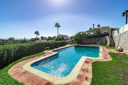 Cluster house for sale in Calahonda, Mijas, Málaga. 