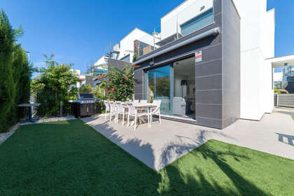 Casa Cluster venda em Punta Prima, Alicante. 