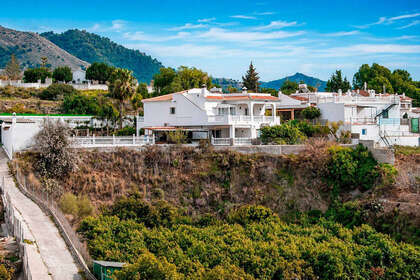 Rijtjeshuizen verkoop in Nerja, Málaga. 