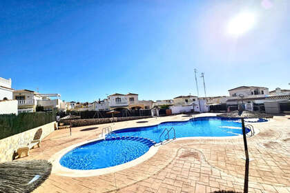 Huizen verkoop in Punta Prima, Alicante. 