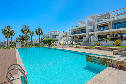 Penthouses verkoop in Punta Prima, Alicante. 