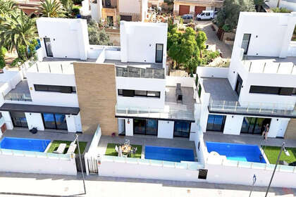 Rijtjeshuizen verkoop in Villamartín, Alicante. 