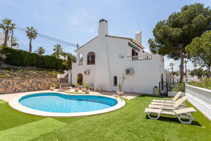 Rijtjeshuizen verkoop in Villamartín, Alicante. 