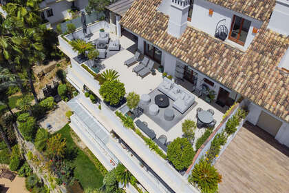 Apartment for sale in Puerto Banús, Marbella, Málaga. 