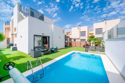 Chalet Adosado venta en Torrevieja, Alicante. 
