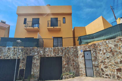 Reihenhaus zu verkaufen in Fuengirola, Málaga. 