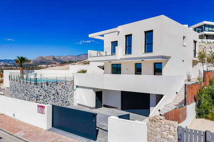 Chalet Adosado venta en Finestrat, Alicante. 