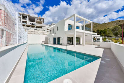 Chalet Adosado venta en Finestrat, Alicante. 