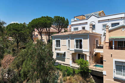 Reihenhaus zu verkaufen in Nueva andalucia, Málaga. 