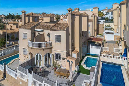 Reihenhaus zu verkaufen in Villamartín, Alicante. 
