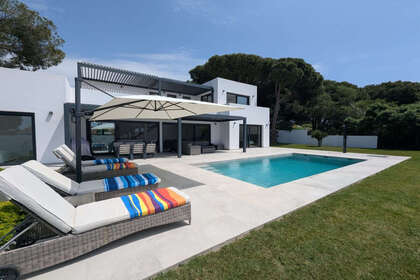 Reihenhaus zu verkaufen in Puerto de Cabopino, Marbella, Málaga. 
