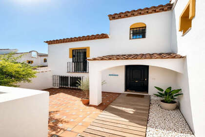 Haus zu verkaufen in Costabella, Málaga. 