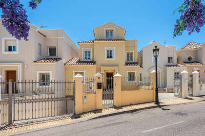 Chalet Adosado venta en Estepona, Málaga. 