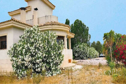 Chalet Adosado venta en Pinoso, Alicante. 