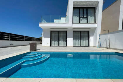 Chalet Adosado venta en Benijófar, Alicante. 