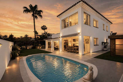 Chalet Adosado venta en Estepona, Málaga. 