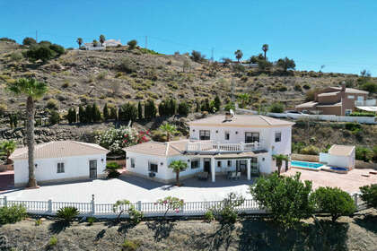 Chalet Adosado venta en Arenas, Málaga. 
