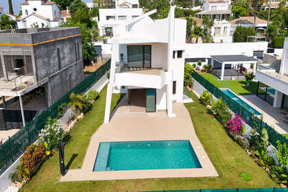 Chalet Adosado venta en Estepona, Málaga. 