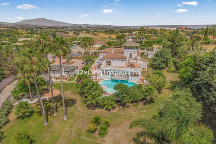 Chalet Adosado venta en Estepona, Málaga. 