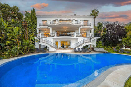 Chalet Adosado venta en Benahavís, Málaga. 