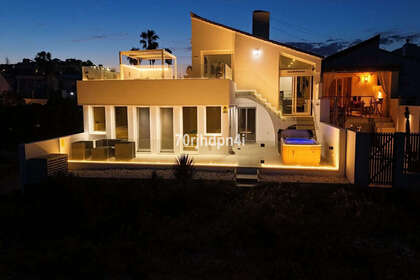 Chalet Adosado venta en Estepona, Málaga. 