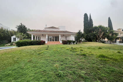 Chalet Adosado venta en Nueva andalucia, Málaga. 