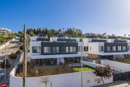 Chalet Adosado venta en Estepona, Málaga. 