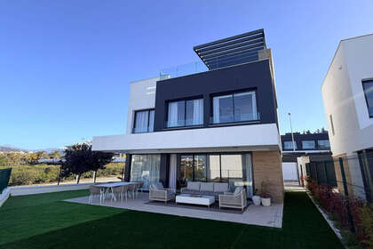 Chalet Adosado venta en Estepona, Málaga. 
