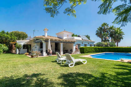 Chalet Adosado venta en Estepona, Málaga. 