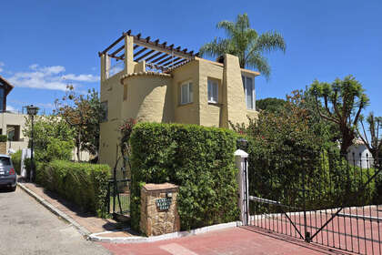 Klynge huse til salg i Puerto Banús, Marbella, Málaga. 