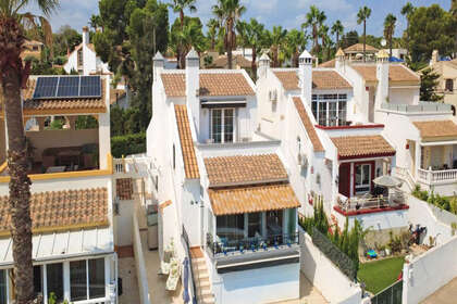Klynge huse til salg i Villamartín, Alicante. 