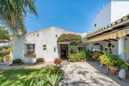 Cluster house for sale in Nueva andalucia, Málaga. 