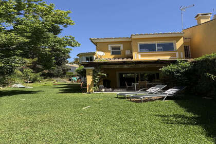 House for sale in Calahonda, Mijas, Málaga. 
