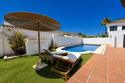 Cluster house for sale in Estepona, Málaga. 