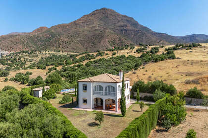 Cluster house for sale in Estepona, Málaga. 