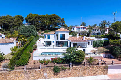 Cluster house for sale in Hacienda Las Chapas, Marbella, Málaga. 