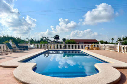 Cluster house for sale in Catral, Alicante. 