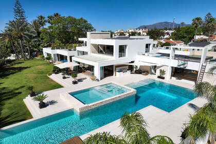 Cluster house for sale in El Paraiso, Estepona, Málaga. 