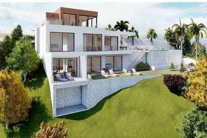 Cluster house for sale in Puerto de Cabopino, Marbella, Málaga. 