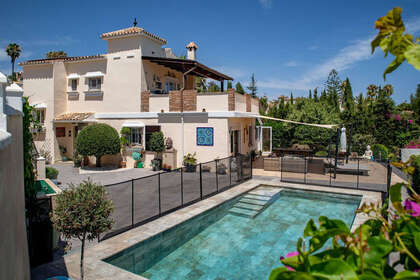 Cluster house for sale in Estepona, Málaga. 