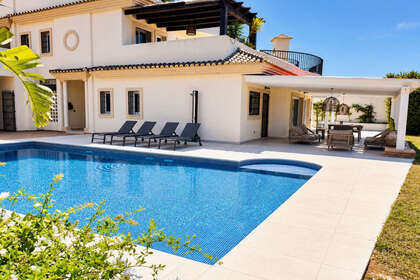 Apartment for sale in San Roque, Cádiz. 