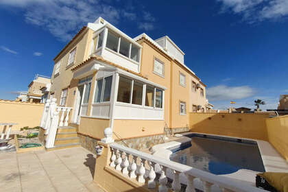 Cluster house for sale in Rojales, Alicante. 
