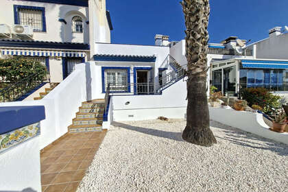 Cluster house for sale in Villamartín, Alicante. 