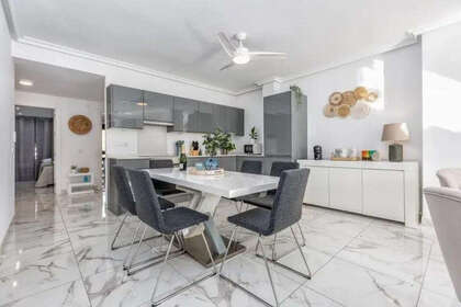 Apartment zu verkaufen in Nueva andalucia, Málaga. 