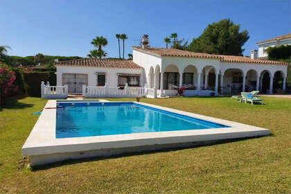 Řadový dům na prodej v Hacienda Las Chapas, Marbella, Málaga. 