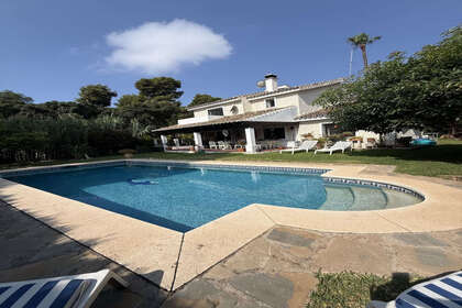 Cluster house for sale in Calahonda, Mijas, Málaga. 