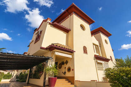 Huse til salg i Torrequebrada, Benalmádena, Málaga. 